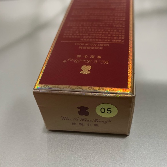 Red Velvet Lip Glaze with Gold Lion NIB - Picture 10 of 15